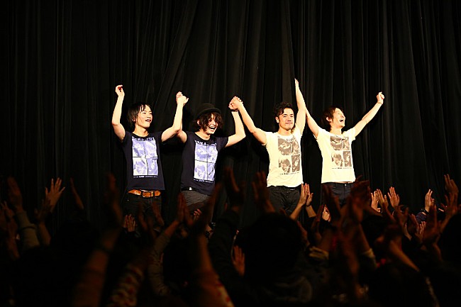 「セカイイチ、オリジナルメンバーでのラストワンマンライブのレポートが到着！そして泉健太郎(b)の脱退を語る」1枚目/1