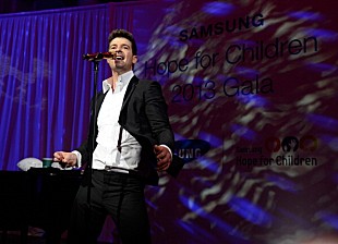 「新曲で1位のロビン・シック 最新アルバム詳細発表」