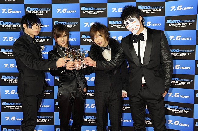 「金爆、初のレッドカーペット登場も衝撃のスーパーカーに困惑」1枚目/3