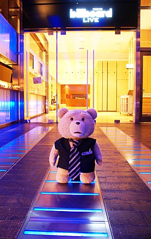 「“お騒がせテディ・ベア”テッドがパーティーDJにふかわりょうを指名」