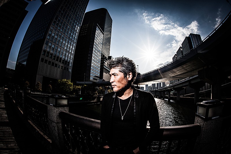 「孤高のロックボーカリスト吉川晃司、渾身のニューアルバム『SAMURAI ROCK』！撮り下ろしインタビュー&amp;動画コメントが到着」1枚目/1