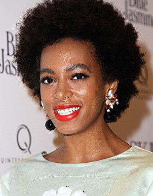 「ビヨンセの妹、健康と息子のため欧州ツアーをキャンセル」