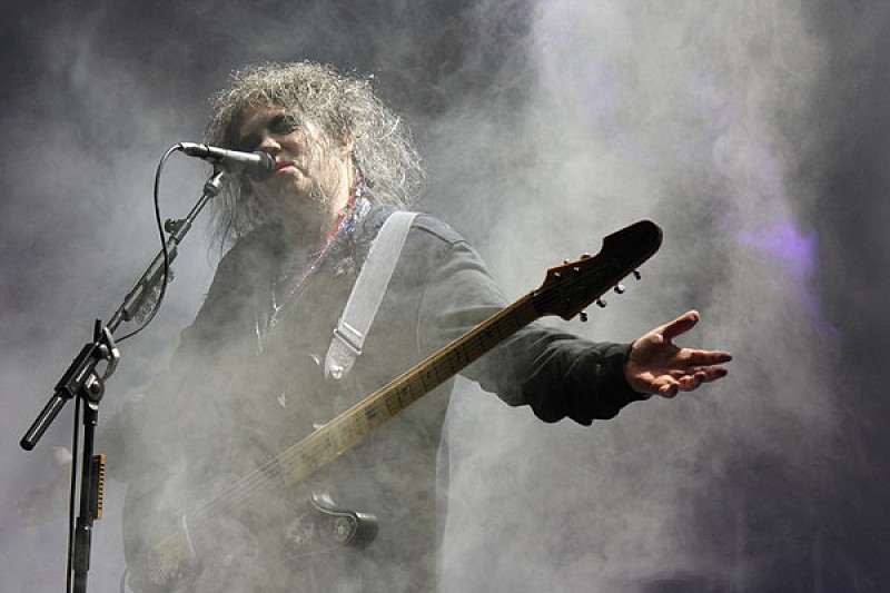 「ザ・キュアー」2枚目/13