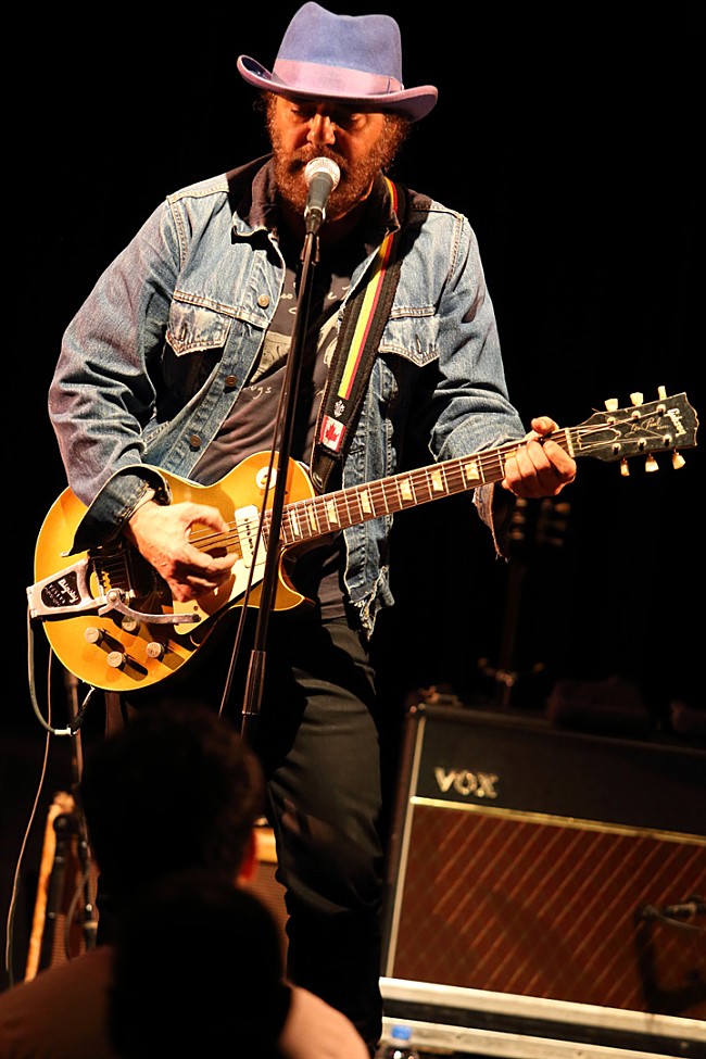 「ダニエル・ラノワ大阪公演 郷愁を誘う歌声に大いに酔った夜」1枚目/6