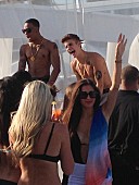 「ジャスティン・ビーバーのツアーバスからマリファナが見つかる」1枚目/1