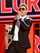 「ロビン・シック、オモチャの楽器で「ブラード・ラインズ」披露」1枚目/1