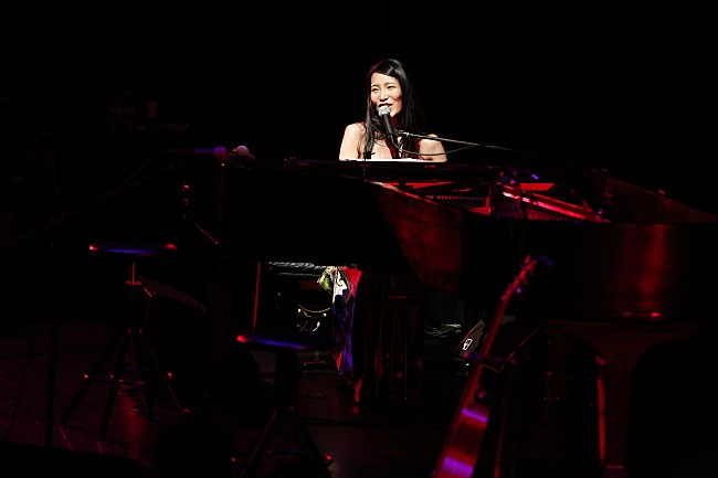 「中村 中アコースティックツアー、親密なクラブ空間で開催された“夜の海編”大阪公演ライブレポート」1枚目/4