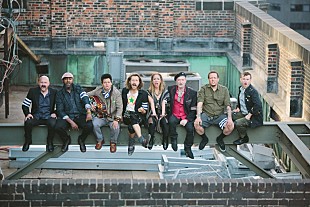 「NY発多国籍ジプシー・パンク、ゴーゴル・ボルデロの最新作が全曲試聴中」