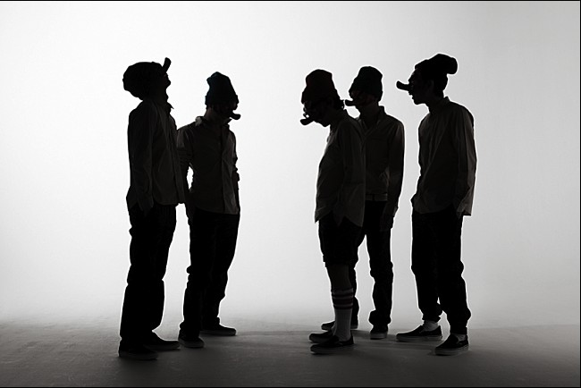 「マンウィズへの挑戦!?　噂の天狗バンドがAL発売前にフル試聴」1枚目/2