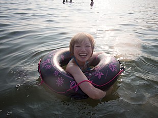 「モルヒネ東京 新曲MVで脱いだユケ語る「オシャレでスケベな感じ」」