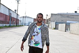 「ジェイソン・デルーロ 話題のプロポーズ・ソングの日本語字幕リリック・ビデオが公開」