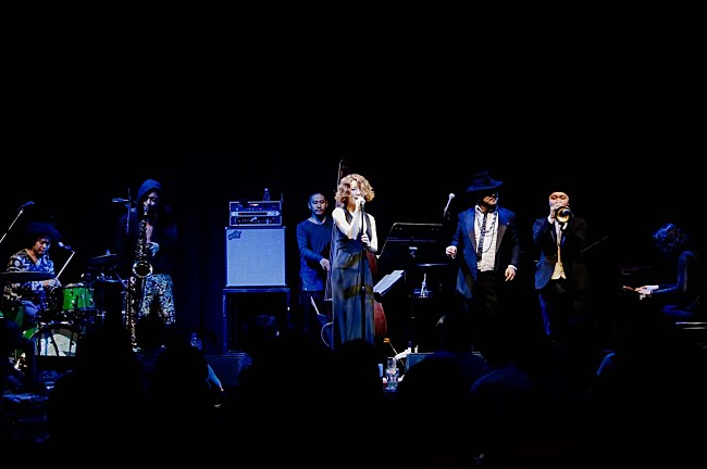 「SOIL＆“PIMP”SESSIONS　椎名林檎をゲストに迎え10周年アニヴァーサリー公演をスタート」1枚目/7