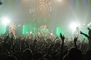 「グドモ 全公演完売の全国ツアーファイナルで痛快アクト」