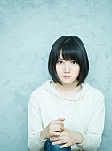 「剥き出しの女子高生“新山詩織”最新ビジュアル公開＆ライブ決定」1枚目/2