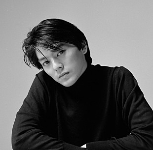 「尾崎豊 デビュー30年記念ベスト発売決定、未発表のライブ映像も」