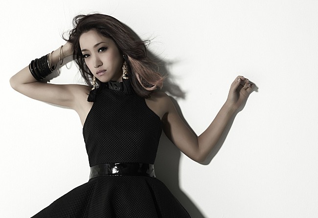 「クリスマスシーズンのなんばCITYにて、leccaやHOME MADE 家族のトーク＆7!!、Rihwaの公開ライブが開催」1枚目/4