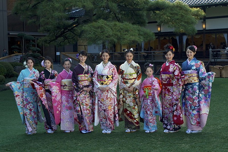 「笑い過ぎた武井咲、感情を見せた剛力彩芽、オスカー女優陣が晴れ着撮影会」1枚目/18