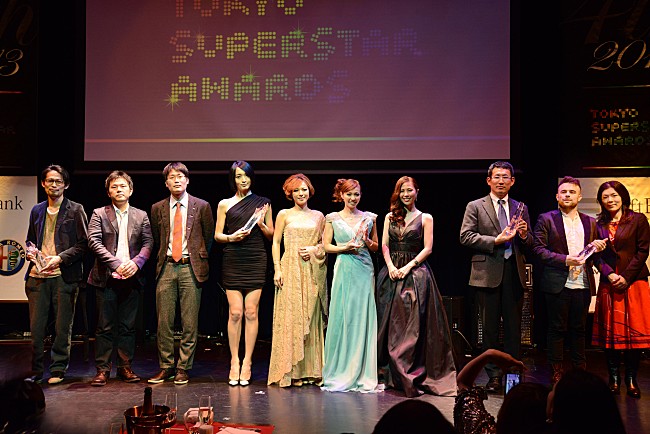 「日本唯一のLGBTアワードで、佐藤かよ、MAXらが受賞！IMALUのライブも」1枚目/18