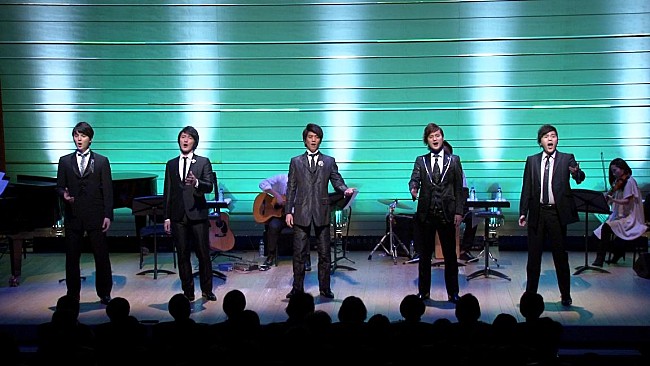 「LE VELVETS、実力を見せつけた初の生歌によるステージ」1枚目/2