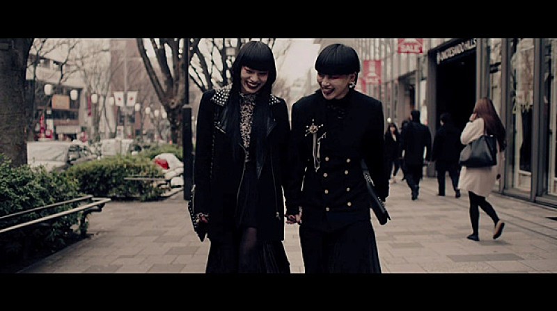 「「神様」のミュージックビデオ場面写真」4枚目/10