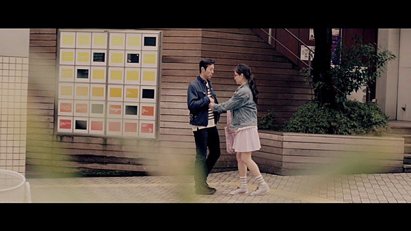 「「神様」のミュージックビデオ場面写真」5枚目/10