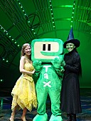 「ミュージカル『ウィキッド』の出演者たちが、確定申告に挑戦」1枚目/2