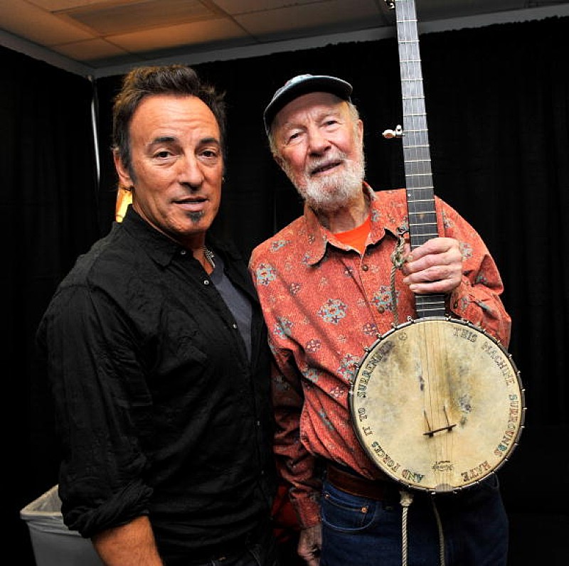 ブルース・スプリングスティーン、南アフリカ公演でピート・シーガーを追悼