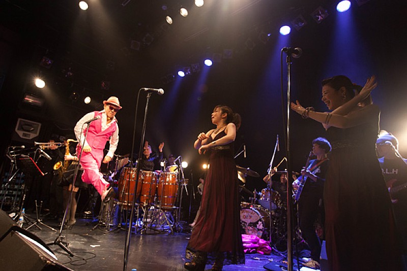 O.L.H 壇蜜が主演する映画『地球防衛未亡人』主題歌を熱唱