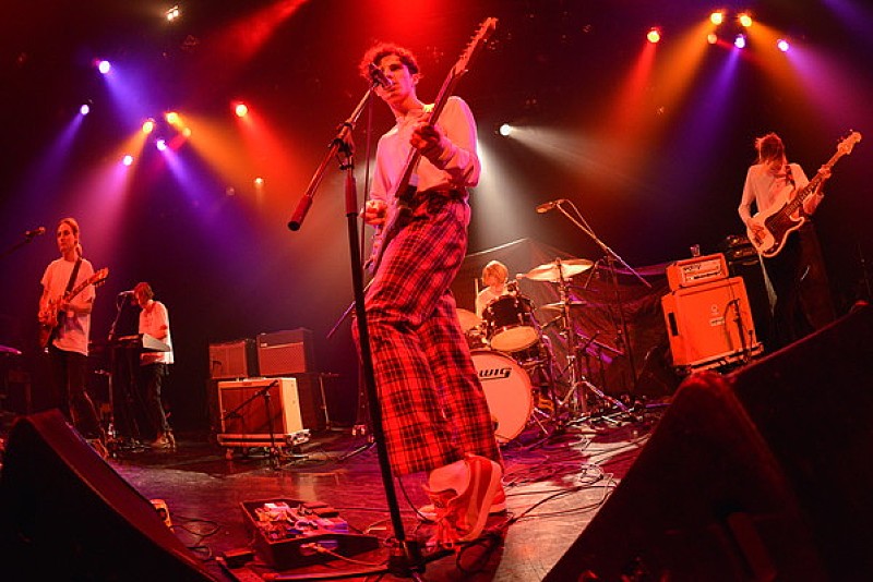 スイム・ディープ ライトでほろ苦いサウンドを凝縮した30分