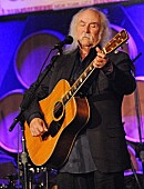 「デヴィッド・クロスビー、心臓手術のため公演を延期」1枚目/1