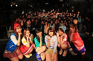 「山崎あおい SPイベントでポッシボー＆青山裕企と共演、サプライズKISSも」