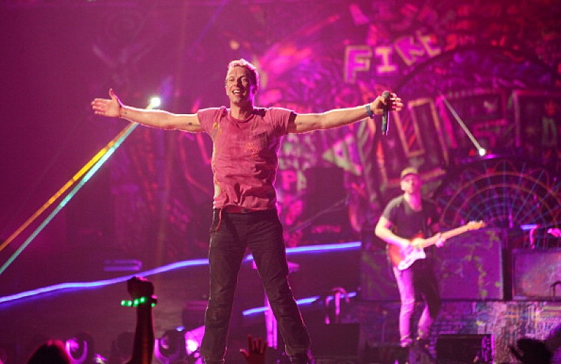 コールドプレイ、幻想的な新曲「ミッドナイト」のMVを公開