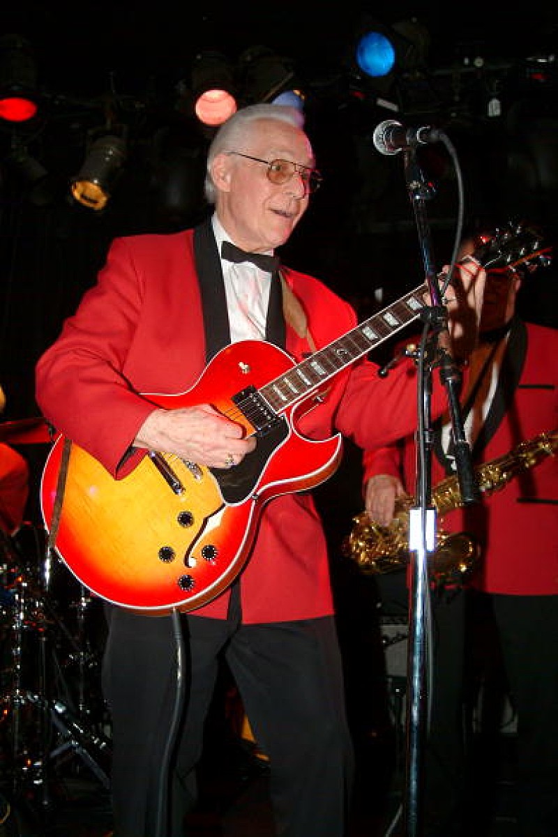 ロック時代の幕開けを担ったコメッツのリードギタリストが死去