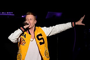 「マックルモア＆ライアン・ルイス 初来日公演で圧巻のステージを披露、誕生日のライアンにサプライズも」