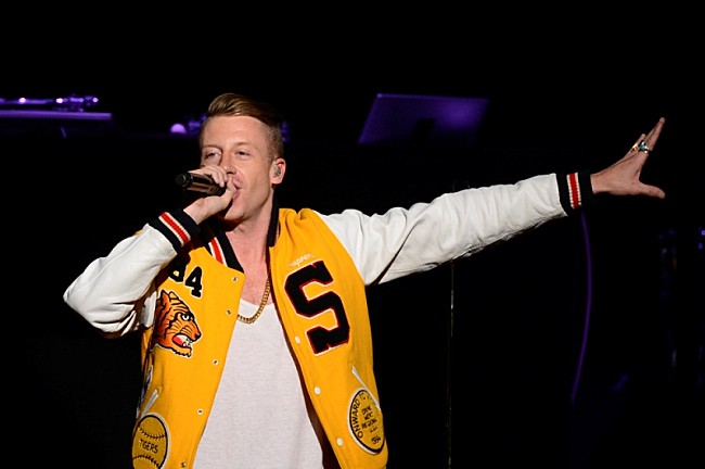 「マックルモア＆ライアン・ルイス 初来日公演で圧巻のステージを披露、誕生日のライアンにサプライズも」1枚目/4