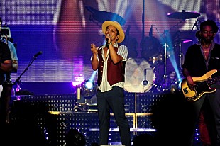 「ブルーノ・マーズ 「トーキョー！」「アイシテマス」、東京公演初日に1万3千人が大熱狂」