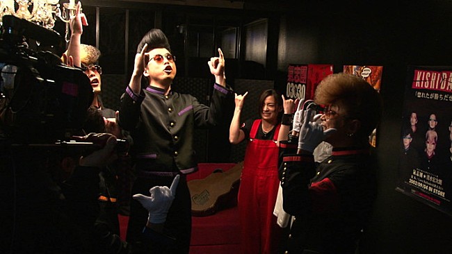 「氣志團、尾野真千子加入かと思いきや、新曲MVに出演でマネージャーに？」1枚目/5