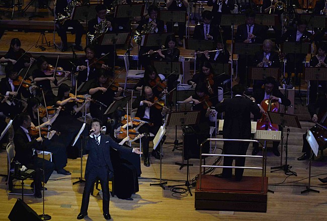 「藤井フミヤ初のフルオーケストラ公演、賞賛の中、東京文化会館でスタート」1枚目/4