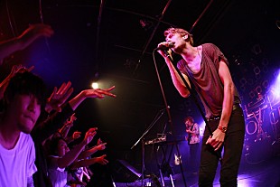 「ロイヤル・コンセプト、原宿で新人バンドと思えぬ熱狂を巻き起こす」