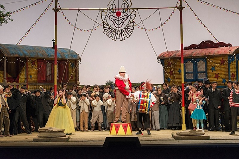 「新国立劇場オペラ「道化師」(2014年5月)
撮影:寺司正彦 提供:新国立劇場
」5枚目/8