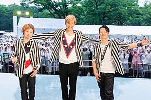 「w-inds. あいにくの雨も代々木公園での凱旋ライブに1500人」