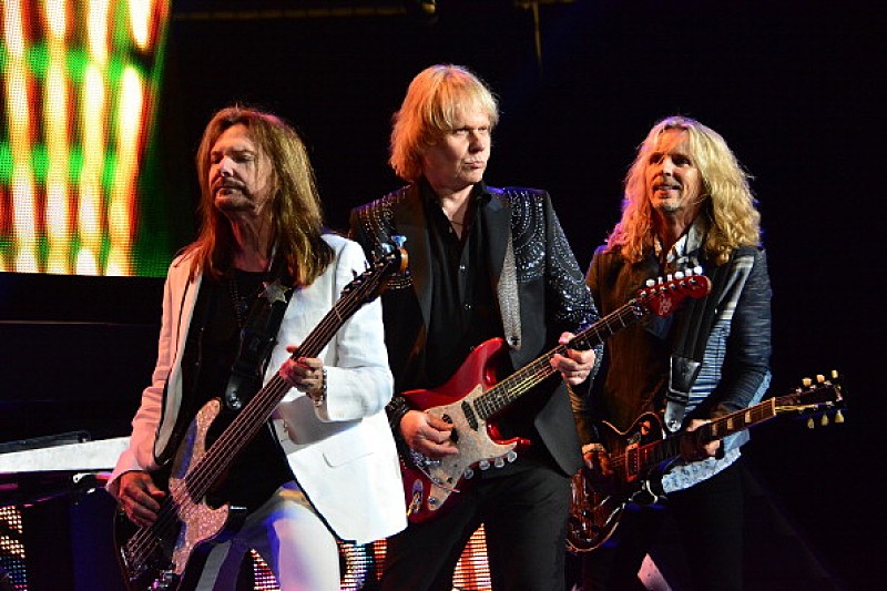 「スティクスとフォリナーのツアーバスが駐車中に火事」1枚目/1