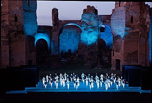 「創立50周年の東京バレエ団、ローマ・カラカラ野外劇場にて『春の祭典』など上演」