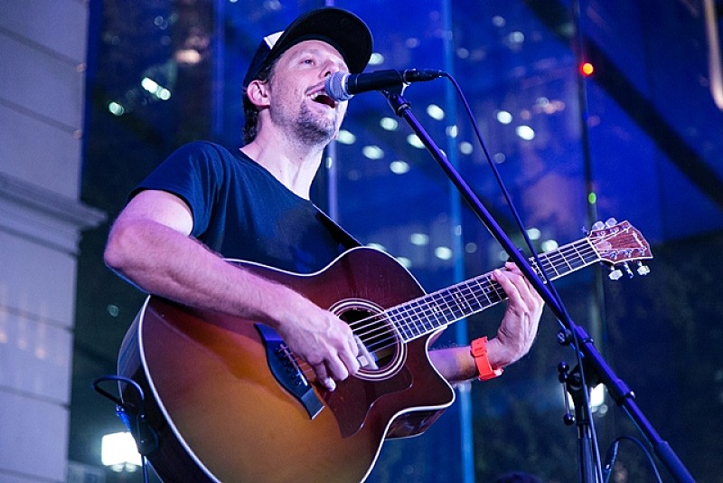 ジェイソン・ムラーズが Apple Store Omotesandoでライブを開催、大盛況のうちに終了