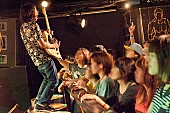 「熱いギターソロで会場を盛り上げるヒロヒサカトー（g）」36枚目/63