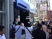 「平日＆炎天下でも大行列！Perfume「Cling Cling」セット再現イベントに1時間半並んできました」1枚目/20