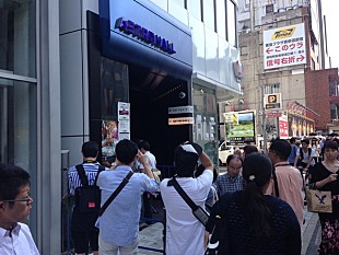 「平日＆炎天下でも大行列！Perfume「Cling Cling」セット再現イベントに1時間半並んできました」