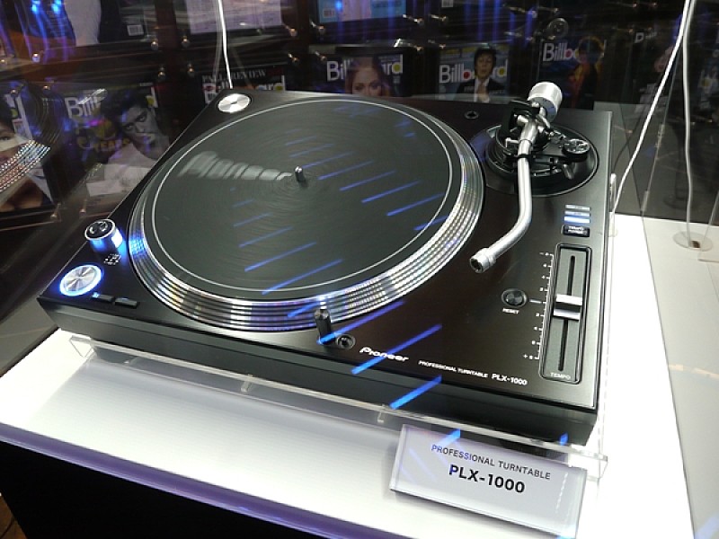 「アナログ再興の切り札が登場。パイオニアが30年ぶりにターンテーブルを発売」1枚目/6