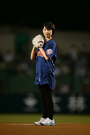 「家入レオ 西武ドームで始球式「実際立ってみて本当に遠かったです」」