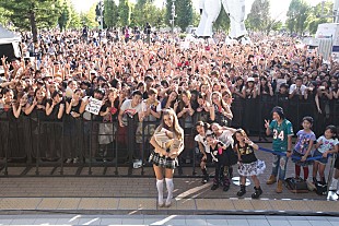 「アリアナ・グランデ 5000人のファンを前に感動「日本が第二の故郷よ！ダイスキ！」」